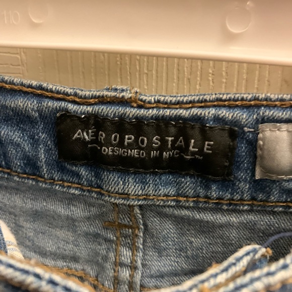 Aeropostale Jean Shorty Shorts Size 8, lightly worn - Picture 2 of 4